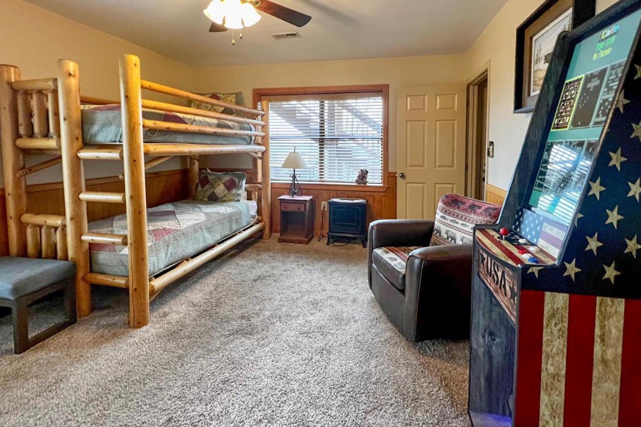 Smoky Mountain Retreat With Hot Tub, Arcade Games Villa Pigeon Forge Buitenkant foto